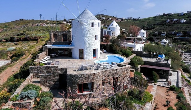 Perfect located holiday home with pool directly at the sea, Wifi | Koundouros, K in Koundouros