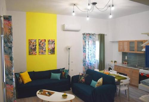 Pirgos Colorful Studio Sleeps 2 Parking WiFi Ac in Rotásion