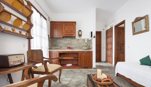 Platanos- family apartment wit sea view in Mouresi