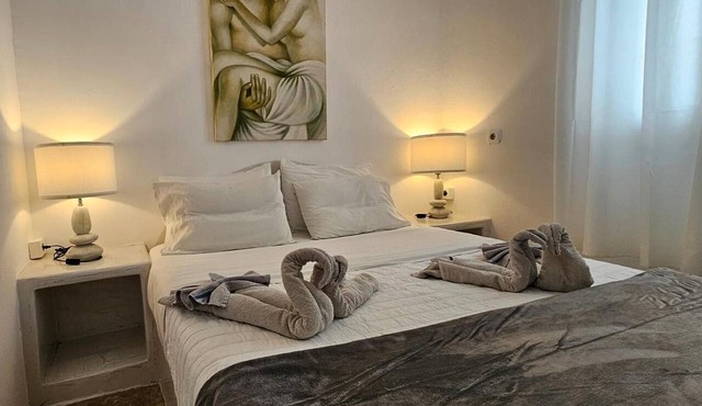 Pleasure View Studio 6 Apartment with Mountain View, Wi-Fi and Air Conditioning in Perissa
