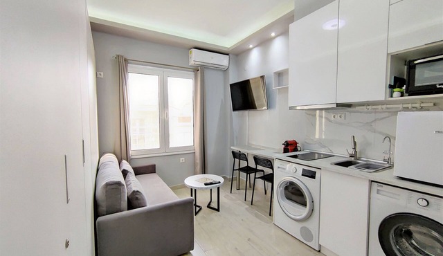 Pretty Petitie Fully Equipped City Center Studio in Thessaloniki