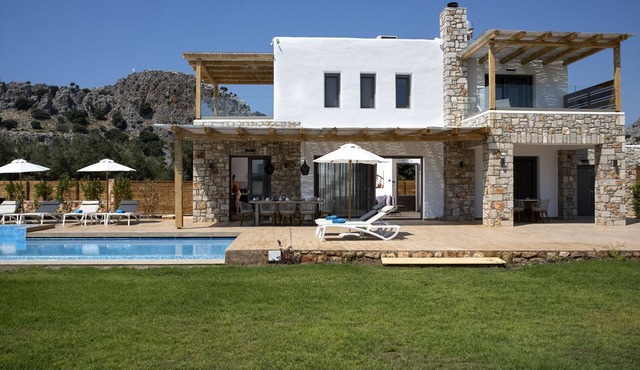 Private Deluxe 3 bedroom villa in Lindos , villa Alkyoni in Lindos