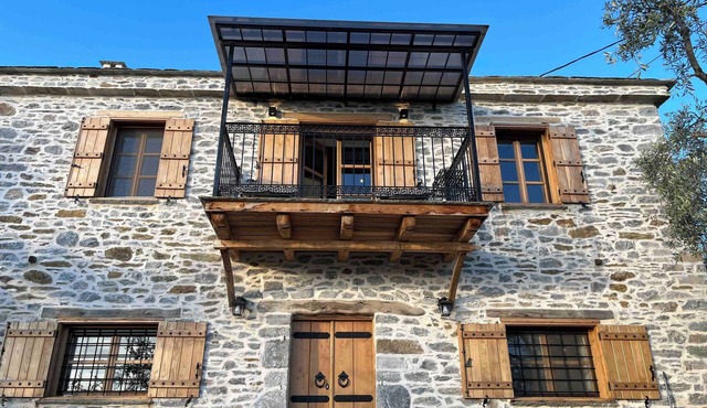 Private oasis in an olive grove with sea views - Pelion. Pet friendly! in Argireika / Kala Nera
