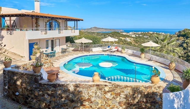 Private Pool ★ Modern renovated villa ★ Seaview & BBQ in Stalos