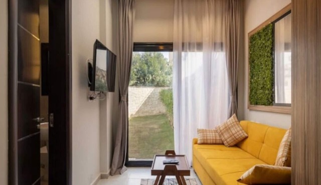 Queen Studio with Garden by Travelholic in محافظة القاهرة‬