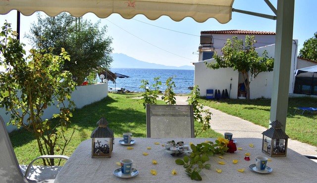 Ravdoucha House on the beach in Ravdoucha