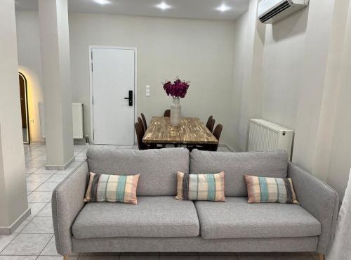 Residence for 6 persons in centre of Loutraki & 300 meters from the beach! in Loutraki