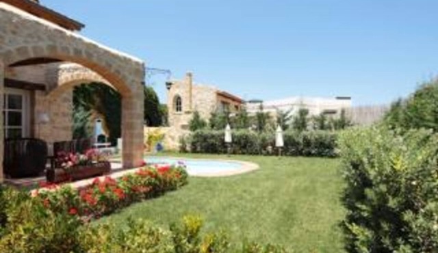 Rock House's Villa Melody, secluded with private pool and garden, very quiet! in Platanias