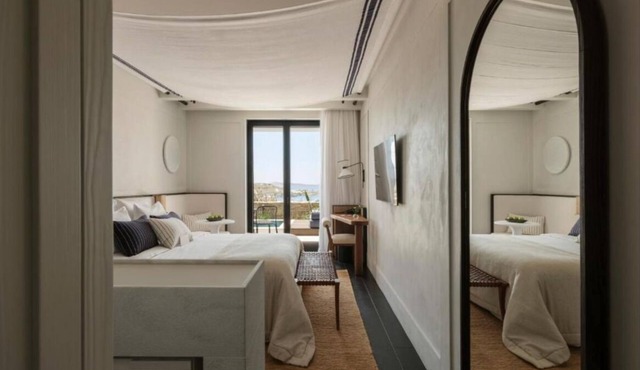 Room with Rooftop Pool Near Mykonos Old Town – Ideal for a Romantic Escape! in Mikonos