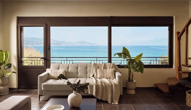 "ROSA" Sea Front Villa Maisonette in Alykanas