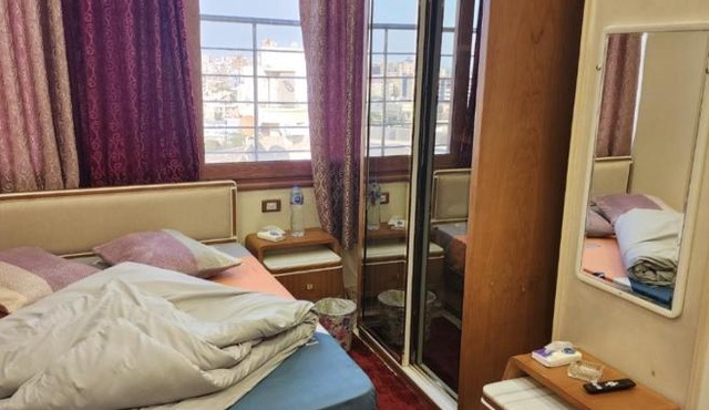 s5tar hotel rooms in front of Mansoura University in Mît Khamîs