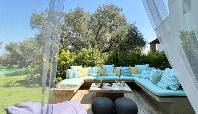 Salty Olive Cabana by RentalsPro - Akti Salonikiou in Salonikiou