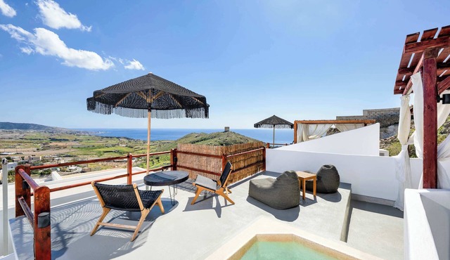 Santorini Luxury Suite w/Rooftop HotTub & SeaView in Santorini