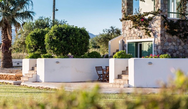 Sea Front Villa Seravine, Divine Sea Views, Private furnished Terrace, Shared. in Neapoli