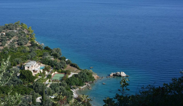 Sea, pool, tennis, kayaks, sailing, relaxing, places of historic interest. in Peloponnese