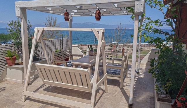 Sea View Roof Garden Apartment in Κιάτο