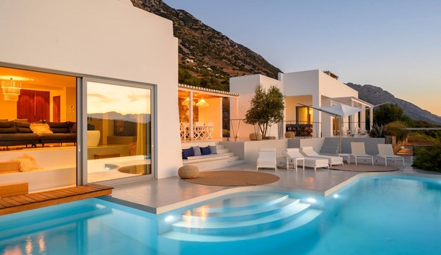 Sea Views 5 Bedrom Villa Cars Included in Tholos