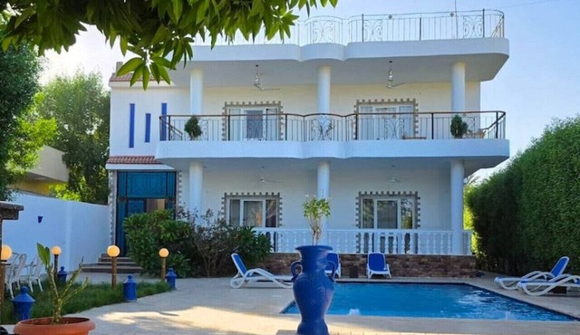 Seashell Apartment in Luxurious Villa Aphrodite in Al Bairat