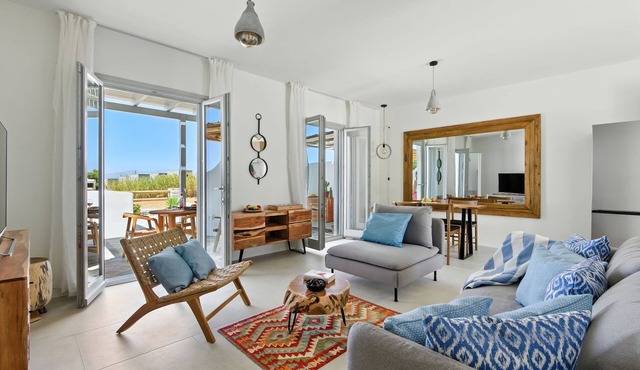 Selinofos - a modern seaside home blending comfort and sea views. in Naxos