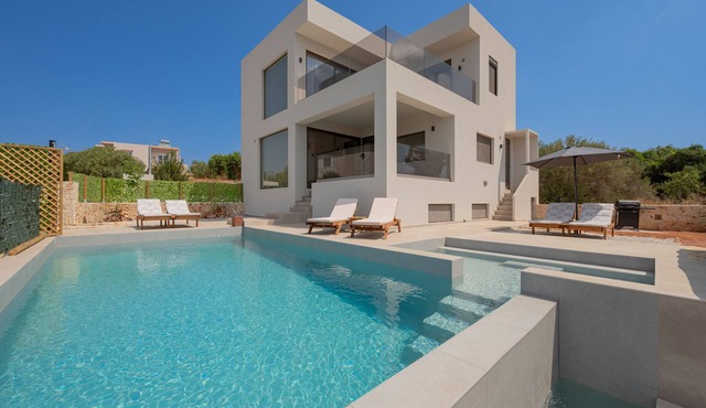 Serenity villa,Private pool,Near beach,tavern,Chania in Sternes