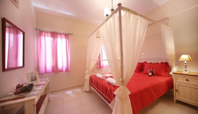 Sfakia Thea Red Apartment With Sea View in Chora Sfakion