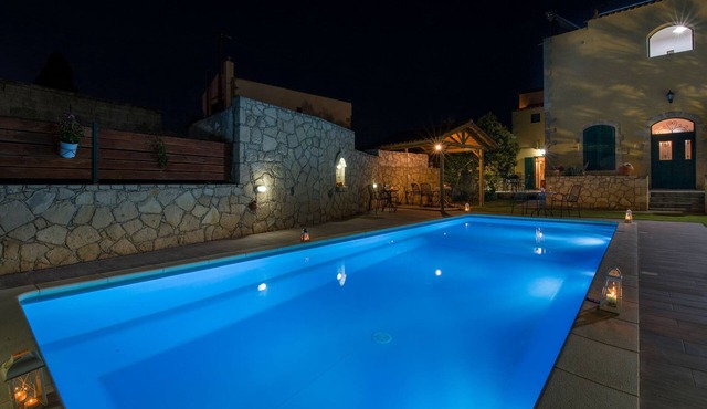 Skandalis - Athina apartment with sea view in Chorafakia