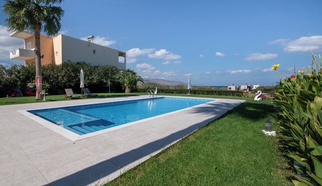Socrates Holidays Apt. 3 with Pool near the Beach in Platanias