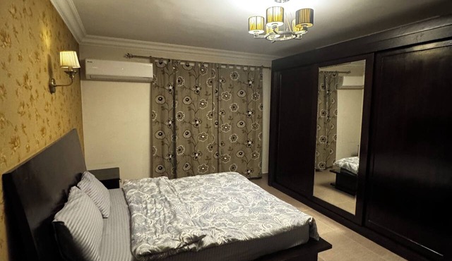 Spacious 3-bedroom apartment in charming Cairo with AC in Cairo Governorate