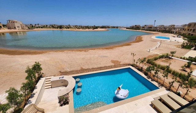 Spacious 4 BDR + Maid’s Room Lakefront Villa with Heated Pool in El Gouna in Hurghada