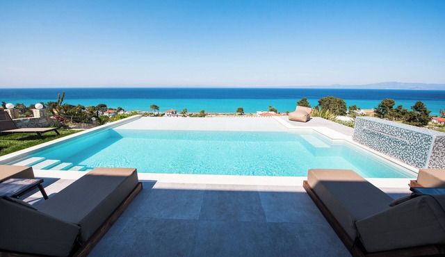 Spacious Luxury Villa for Families & Groups in Chaniotis