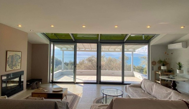 Spacious , modern beachfront maisonette in a verdant suburb near the city centre in Mytilini
