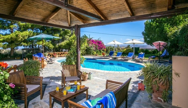 Spacious Traditional Villa in Beautiful and Quiet Surroundings ! in Episkopi