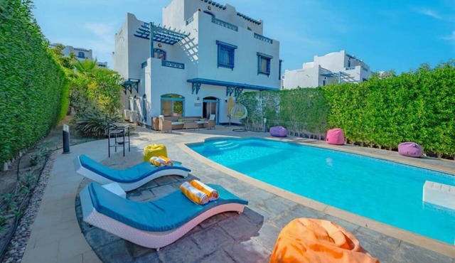 Spacious villa with private pool in Red Sea Governorate
