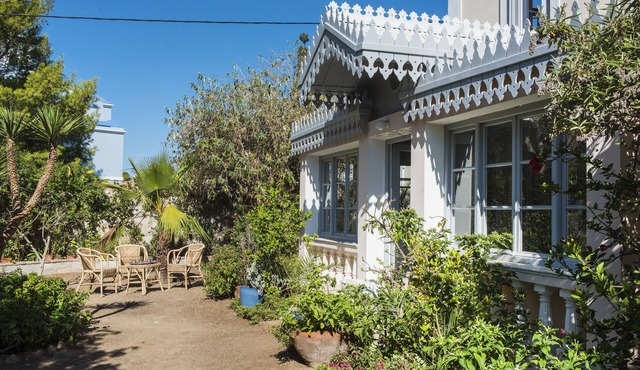 Spectacular gated Neo-Classical Villa with Private Pool and extensive gardens in Poseidonia