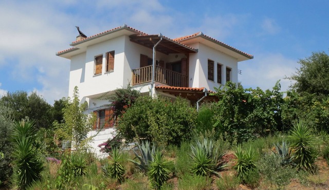 Spiti Avra - Pilioritic house with valley view - 2km from the sea in Argalastí