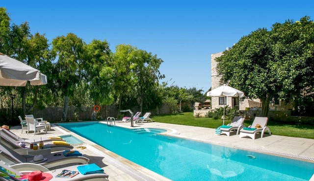 Stone villa at 3 minutes from beach in Analipsi