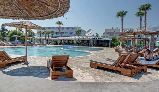 Studio Apartment 'Evripides Triple Room 2' with Shared Pool, Shared Garden and Air Conditioning in Kardamaina