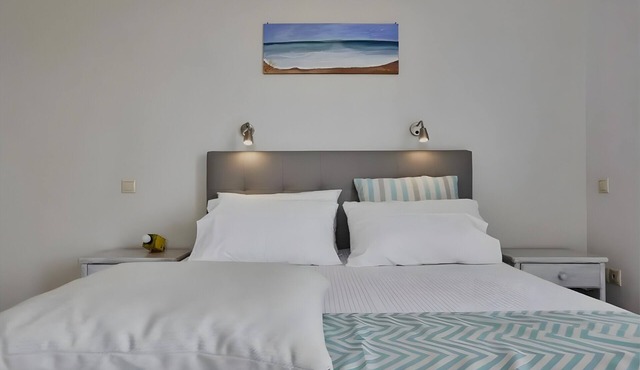 Studio Apartment 'Irene 2 Deluxe Double 5' with Shared Terrace, Wi-Fi and Air Conditioning in Andros