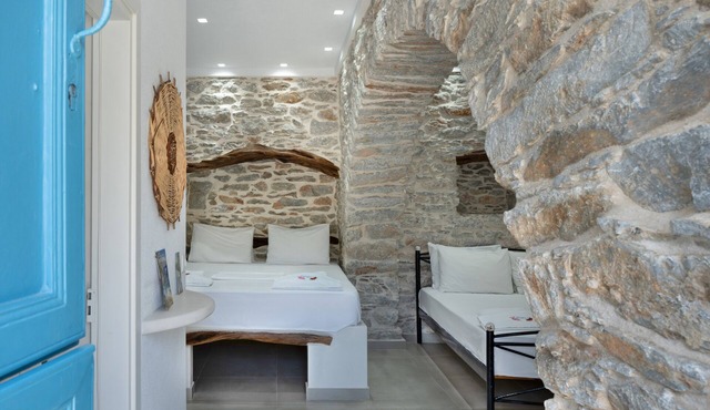 Studio Apartment 'Politimi's N6' with Mountain View, Wi-Fi, and Air Conditioning in Amorgos