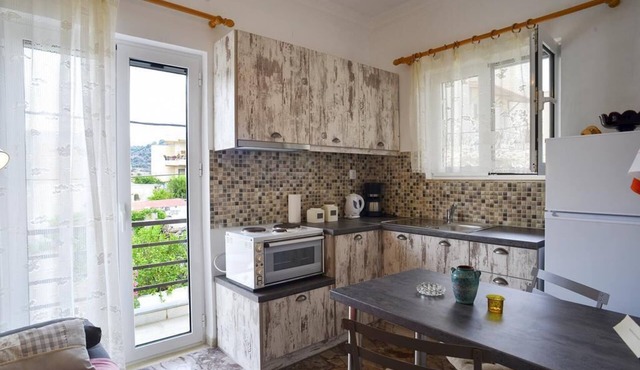 Studio Romantique en Centre-ville, à 5 Minutes de la Plage! in Palekastro