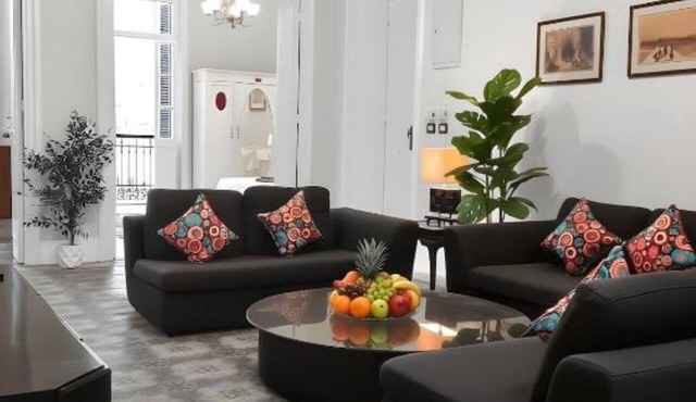 Stunning specious luxury apartment high ceiling in Cairo Governorate