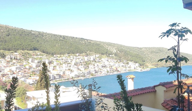 Suite 2 on the Hill – Partial Sea View in Amfilochia