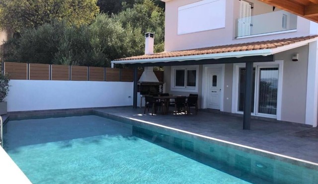Sun Villa (135sqm, Sea View, Infinity Pool) in Lithakia