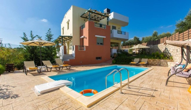 Sylvia Villa, Peaceful Ambience in Πάνορμος