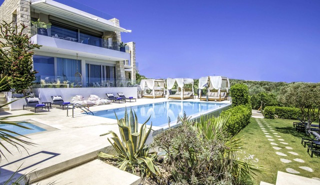 t Made of Blue luxury suites Collection in Rethymno