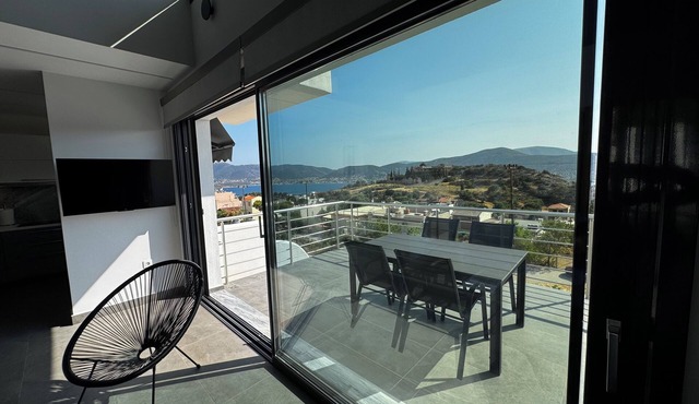 The Artist, Best Sea View in Porto Rafti in Porto Rafti