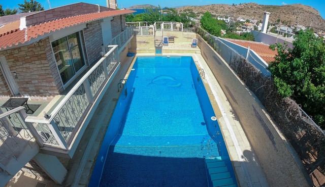 The Mardim Villa (with private pool) in Thimari