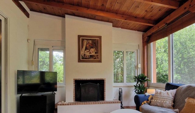 The Painter's Garden - Relaxing House 3 min Walk to Beach & Private Parking. in Nea Makri