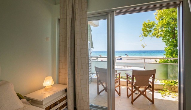 Thetis Seafront Home by RentalsPro in Nea Propontida