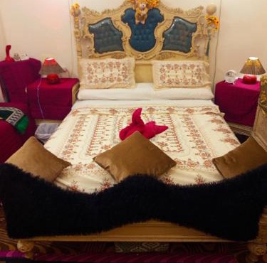 THrir square in downtown oLd cairo the capital city of the EGYPT King sweet and private bathroom and allows everything's u needed in downtown besaid auc University of Egypt STEL stELFALAki wonde location of th capil of Egy besa Greece cumps 14kilo airport in Cairo